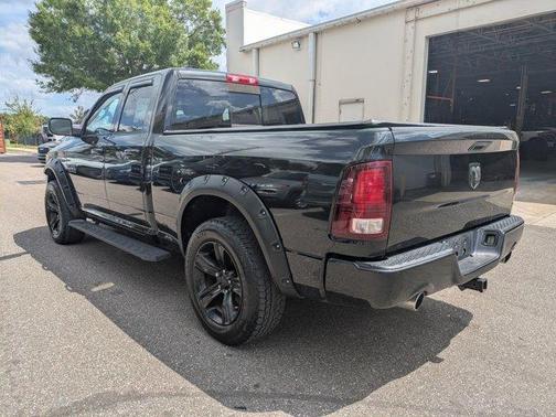 Brilliant Black Crystal Pearlcoat 2018 RAM 1500 Sport