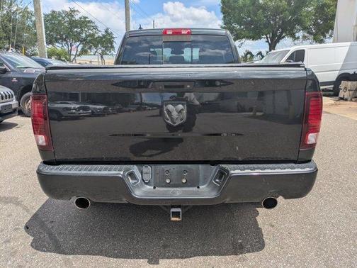Brilliant Black Crystal Pearlcoat 2018 RAM 1500 Sport
