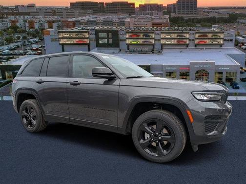 2025 Jeep Grand Cherokee Laredo
