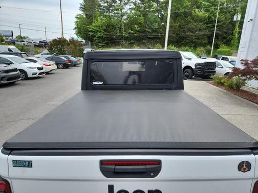 Bright White Clearcoat 2021 Jeep Gladiator Sport