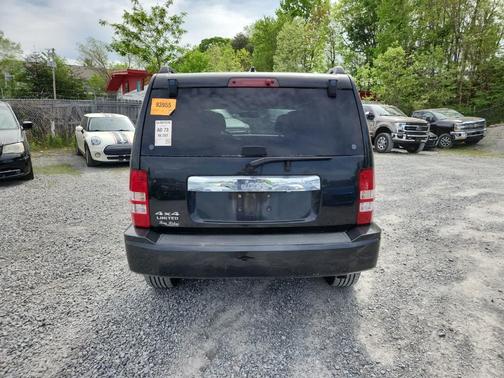 Brilliant Black Crystal Pearl 2011 Jeep Liberty Limited
