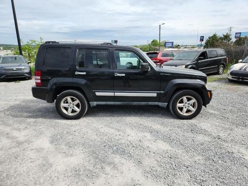 Brilliant Black Crystal Pearl 2011 Jeep Liberty Limited