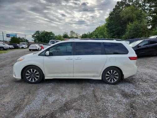 2019 Toyota Sienna Limited Premium