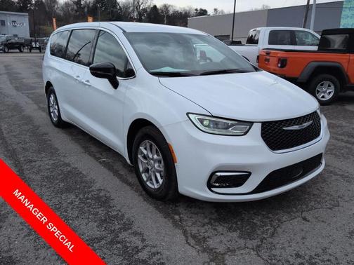 Bright White Clearcoat 2026 Chrysler Pacifica Select