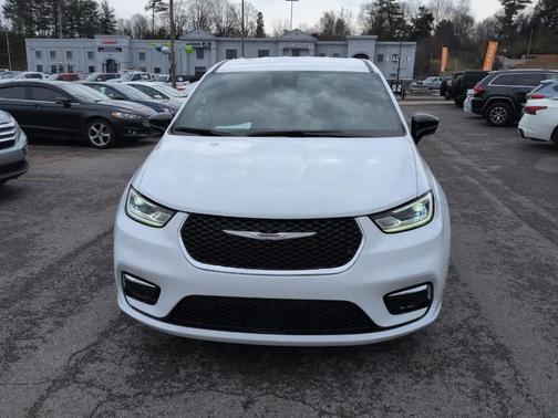 Bright White Clearcoat 2026 Chrysler Pacifica Select