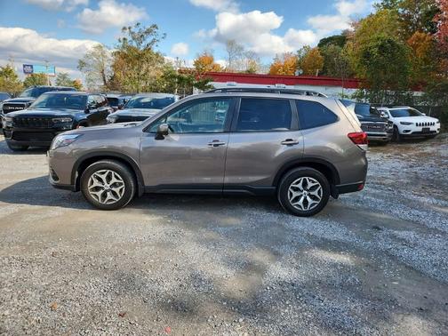 2024 Subaru Forester Premium