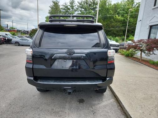 Midnight Black Metallic 2017 Toyota 4Runner SR5