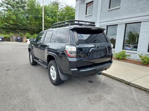 Midnight Black Metallic 2017 Toyota 4Runner SR5