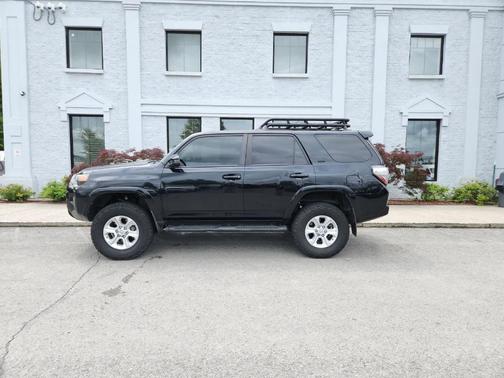 Midnight Black Metallic 2017 Toyota 4Runner SR5