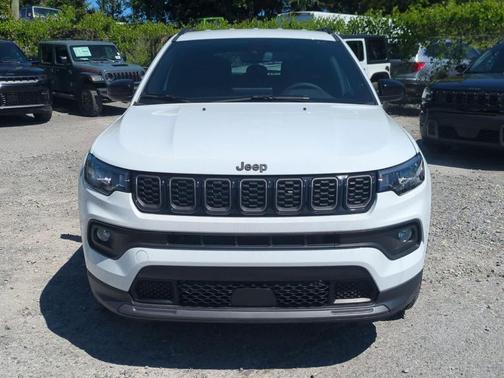 Bright White Clearcoat 2026 Jeep Compass Latitude