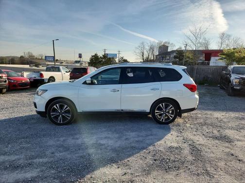 White 2019 Nissan Pathfinder Platinum