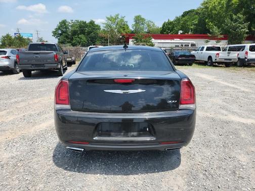 2018 Chrysler 300 Touring