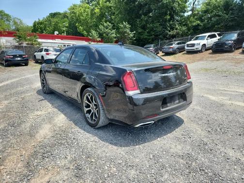 2018 Chrysler 300 Touring