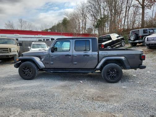 2022 Jeep Gladiator Sport
