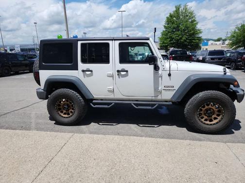 Bright White Clearcoat 2017 Jeep Wrangler Unlimited Sport