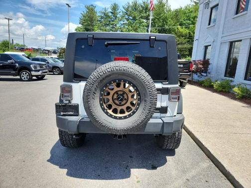 Bright White Clearcoat 2017 Jeep Wrangler Unlimited Sport