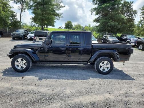 2022 Jeep Gladiator Sport