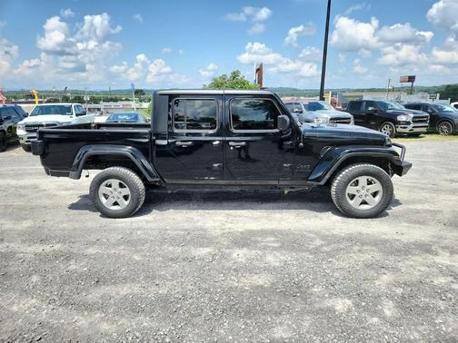 2022 Jeep Gladiator Sport