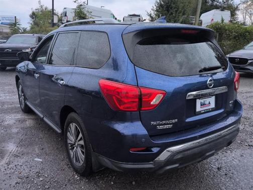 2020 Nissan Pathfinder SL
