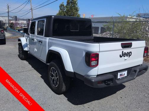 Bright White Clearcoat 2026 Jeep Gladiator Sport