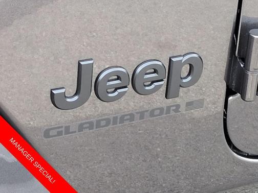 Granite Crystal Clearcoat Metallic 2026 Jeep Gladiator Sport