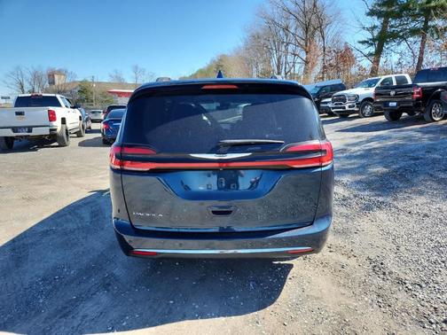 2022 Chrysler Pacifica Touring-L