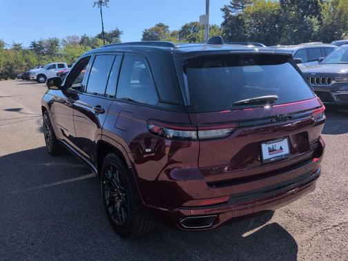 2025 Jeep Grand Cherokee Summit