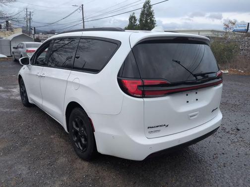 2021 Chrysler Pacifica Hybrid Touring L