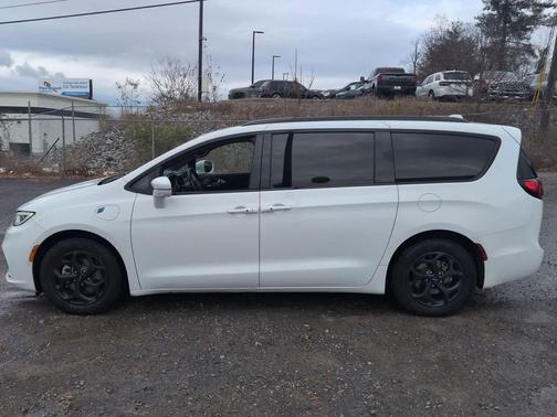 2021 Chrysler Pacifica Hybrid Touring L