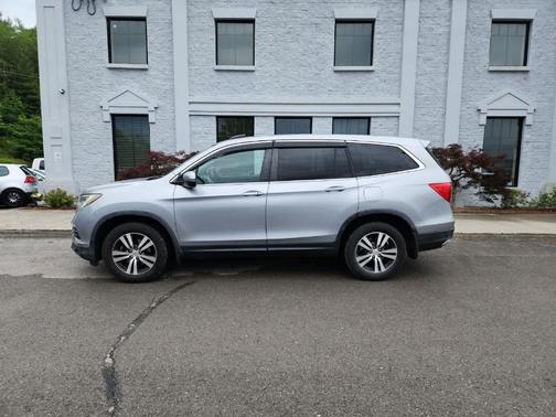 Lunar Silver Metallic 2016 Honda Pilot EX-L