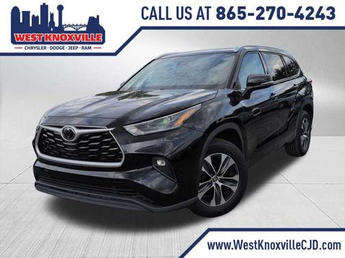 Midnight Black Metallic 2021 Toyota Highlander XLE