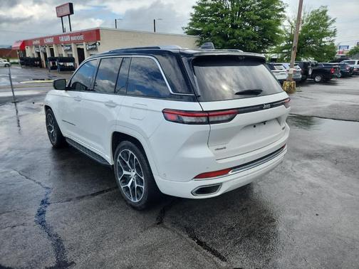 2023 Jeep Grand Cherokee Summit