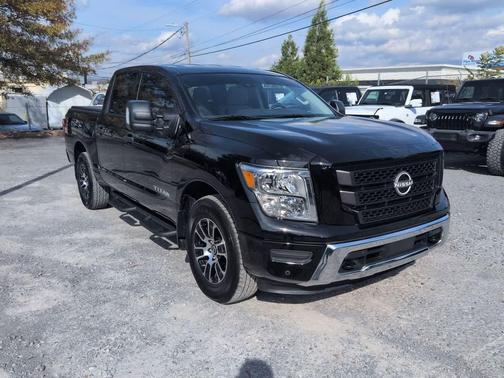 2024 Nissan Titan SV