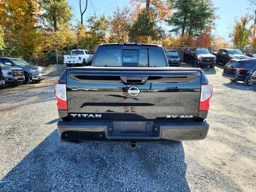 2024 Nissan Titan SV