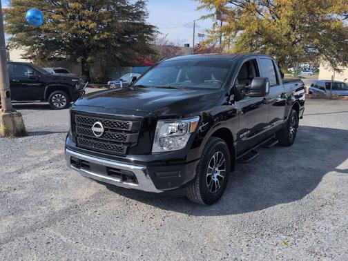 2024 Nissan Titan SV