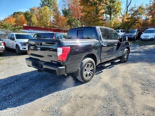 2024 Nissan Titan SV