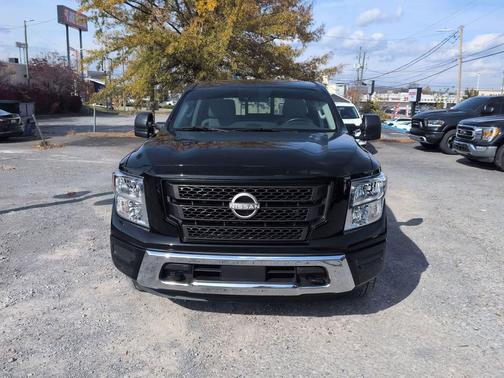 2024 Nissan Titan SV