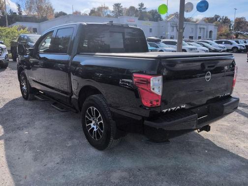 2024 Nissan Titan SV