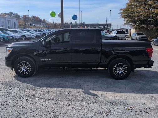 2024 Nissan Titan SV