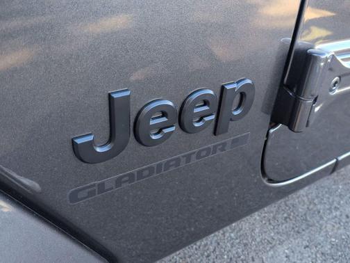 2026 Jeep Gladiator Sport