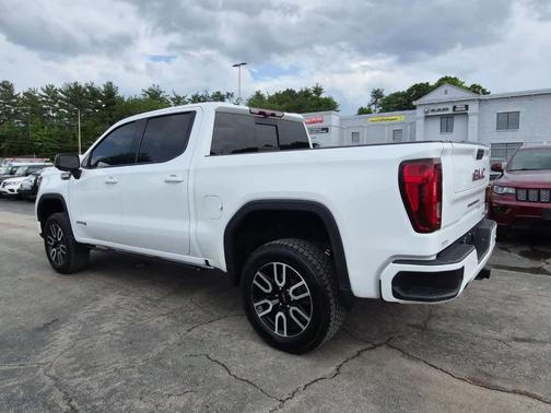 Summit White 2023 GMC Sierra 1500 AT4