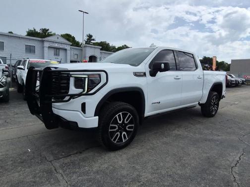 Summit White 2023 GMC Sierra 1500 AT4
