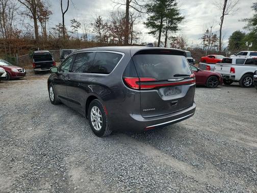 2023 Chrysler Pacifica Touring-L