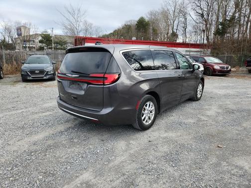 2023 Chrysler Pacifica Touring-L