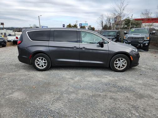2023 Chrysler Pacifica Touring-L