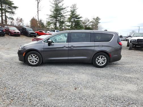2023 Chrysler Pacifica Touring-L