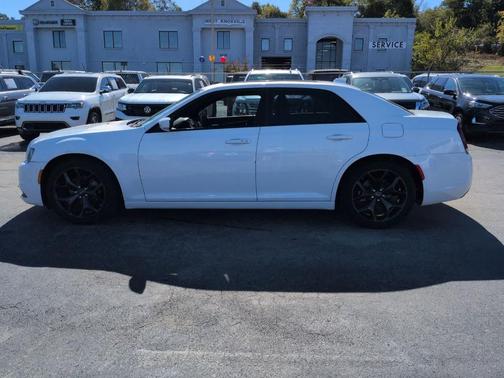 2022 Chrysler 300 S