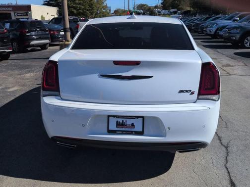 2022 Chrysler 300 S
