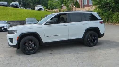 2025 Jeep Grand Cherokee Laredo