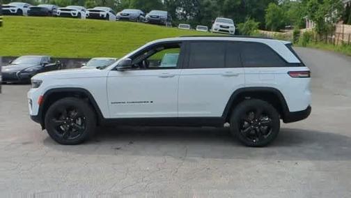 2025 Jeep Grand Cherokee Laredo